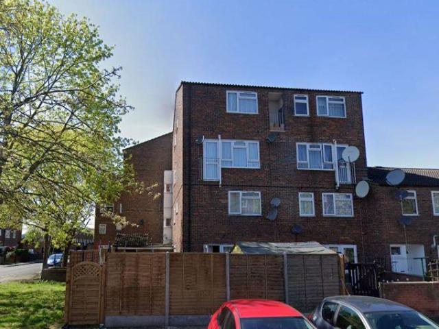 3 bedroom maisonette for sale