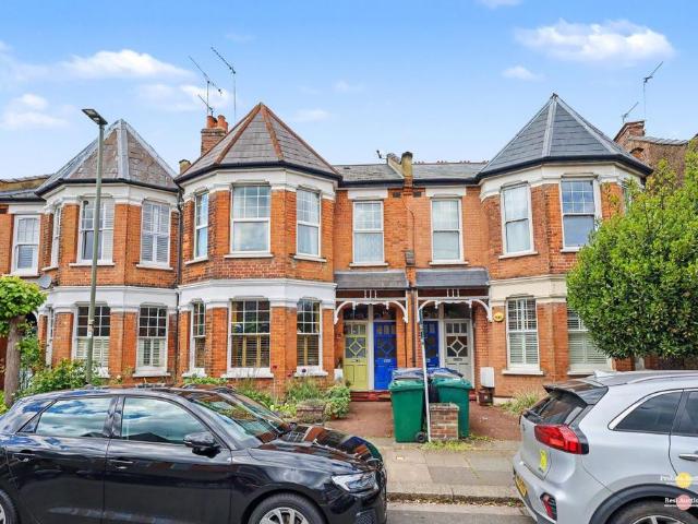 3 bedroom maisonette for sale