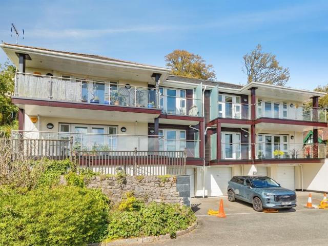 3 bedroom maisonette for sale