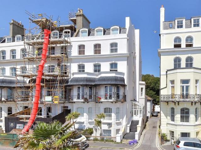 3 bedroom maisonette for sale