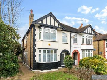 3 bedroom maisonette for sale