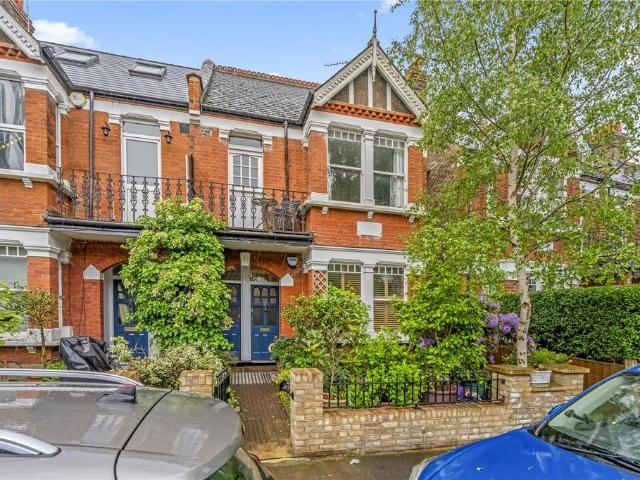 3 bedroom maisonette for sale