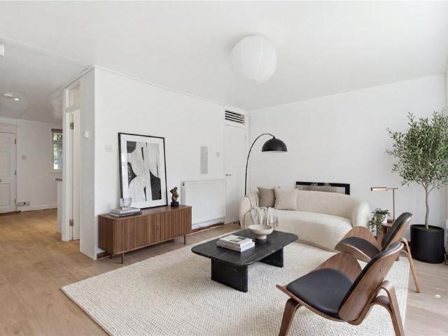 3 bedroom maisonette for sale