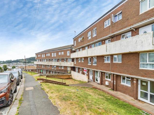 3 bedroom maisonette for sale