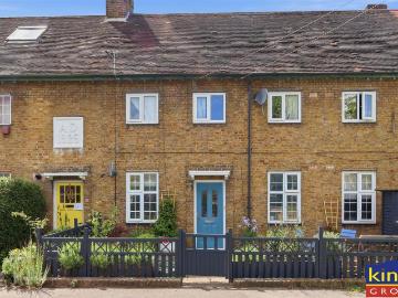 3 bedroom maisonette for sale