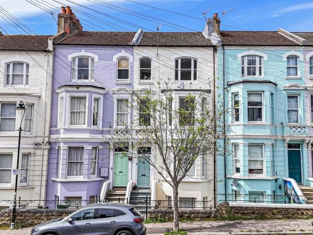 3 bedroom maisonette for sale