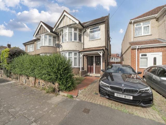 3 bedroom maisonette for sale