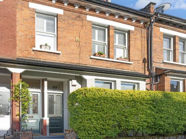 3 bedroom maisonette for sale