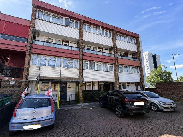 3 bedroom maisonette for sale