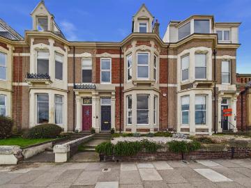 3 bedroom maisonette for sale