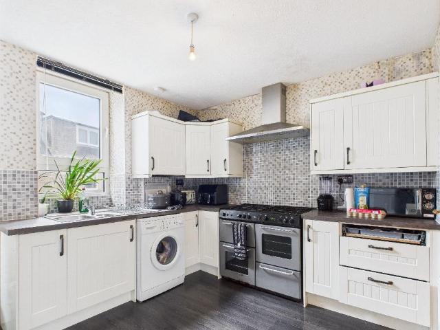 3 bedroom maisonette for sale