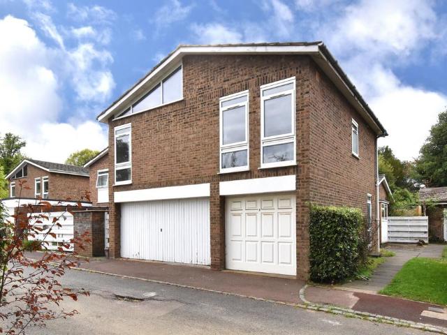 3 bedroom maisonette for sale