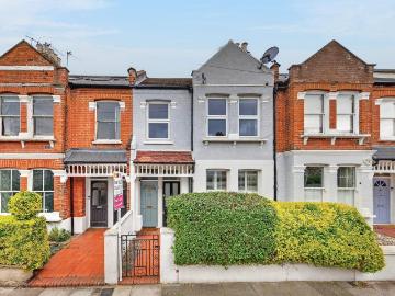 3 bedroom maisonette for sale