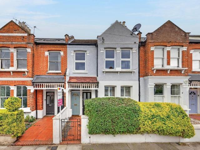 3 bedroom maisonette for sale