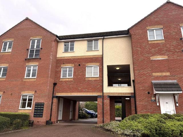 3 bedroom maisonette for sale