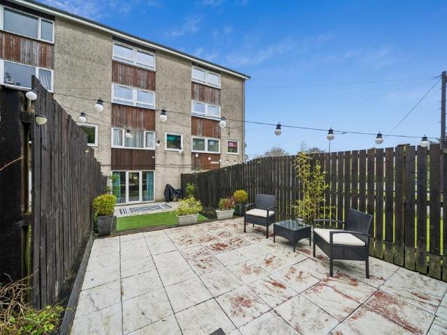 3 bedroom maisonette for sale