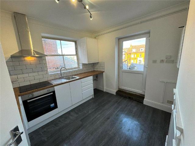 3 bedroom maisonette for sale