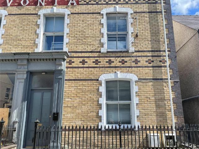 3 bedroom maisonette for sale