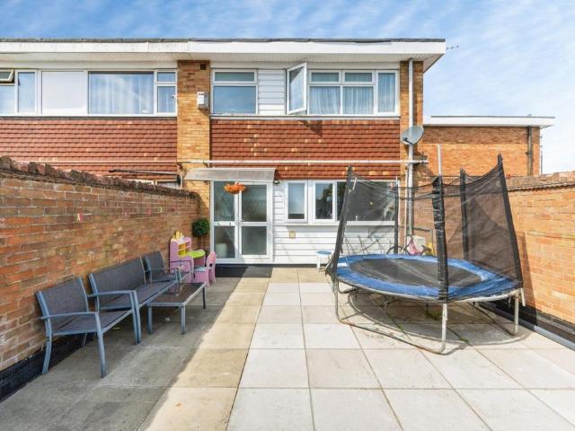 3 bedroom maisonette for sale