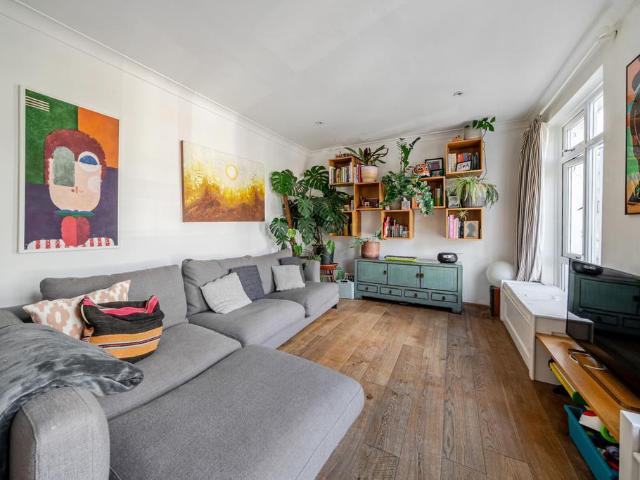 3 bedroom maisonette for sale