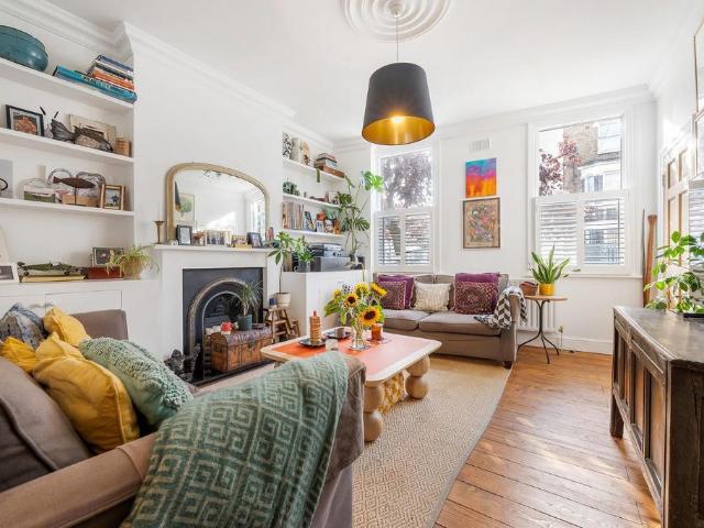 3 bedroom maisonette for sale