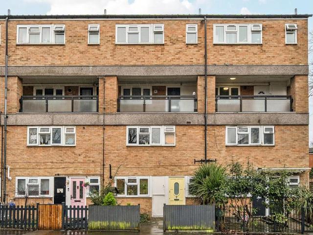 3 bedroom maisonette for sale