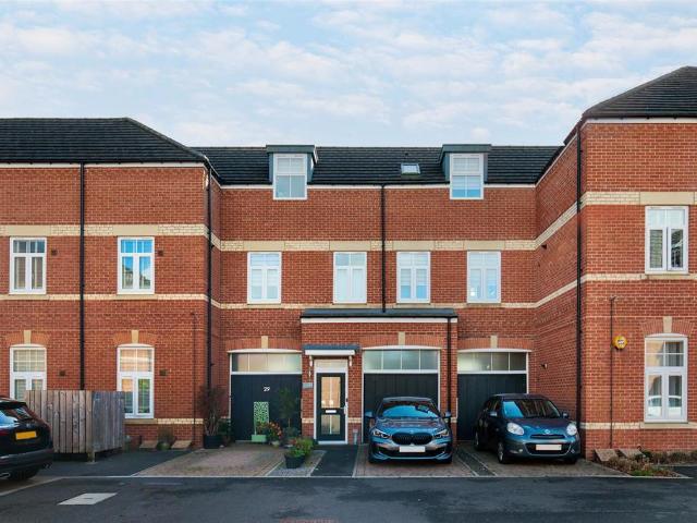 3 bedroom maisonette for sale