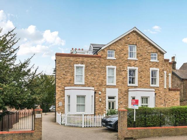 3 bedroom flat for sale