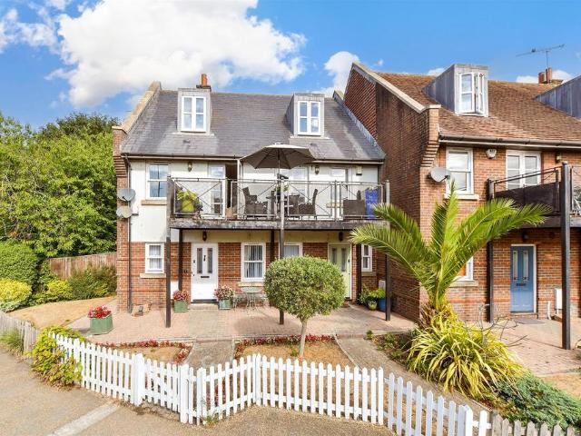 3 bedroom maisonette for sale