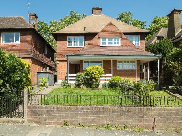 3 bedroom maisonette for sale