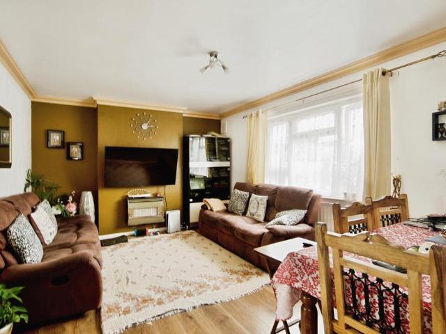 3 bedroom maisonette for sale