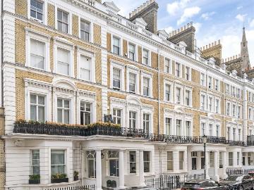 3 bedroom maisonette for sale