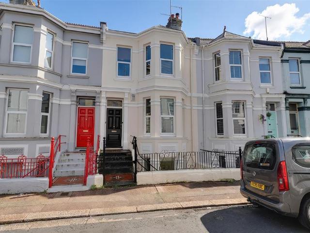 3 bedroom maisonette for sale