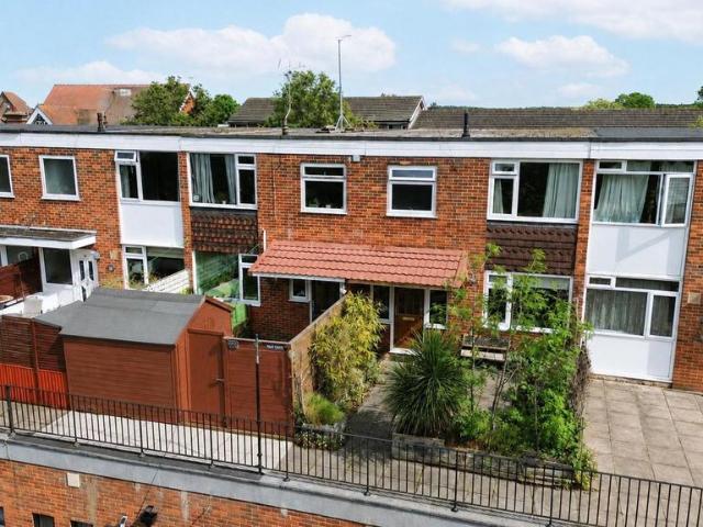 3 bedroom maisonette for sale