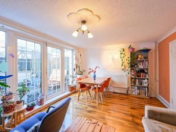 3 bedroom maisonette for sale