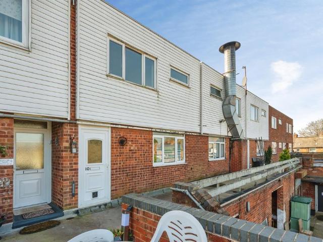 3 bedroom maisonette for sale