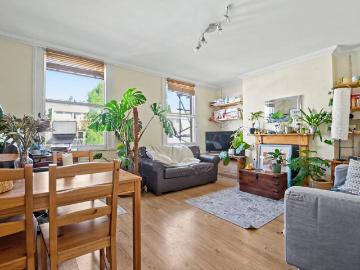 3 bedroom maisonette for sale