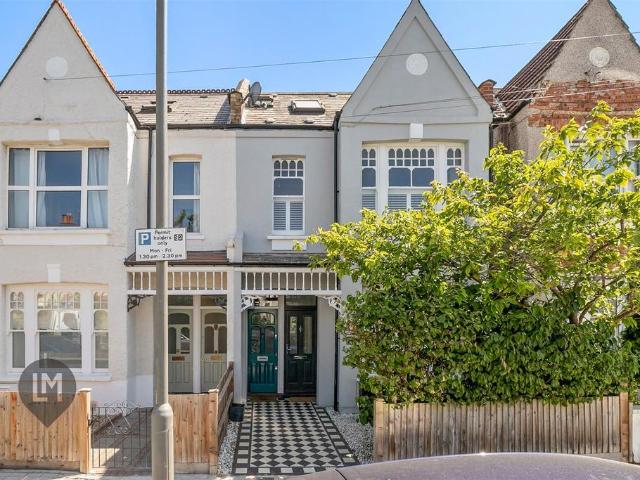 3 bedroom maisonette for sale