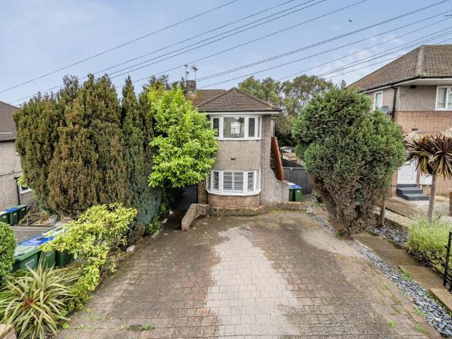 3 bedroom maisonette for sale