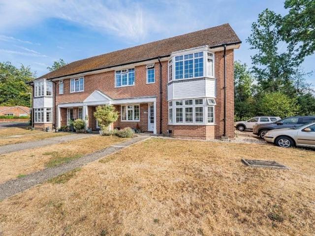 3 bedroom maisonette for sale