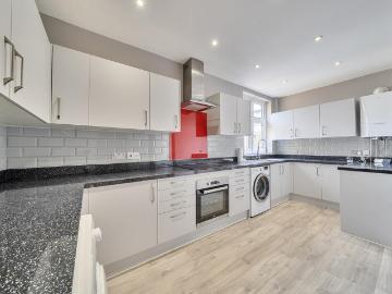 3 bedroom maisonette for sale