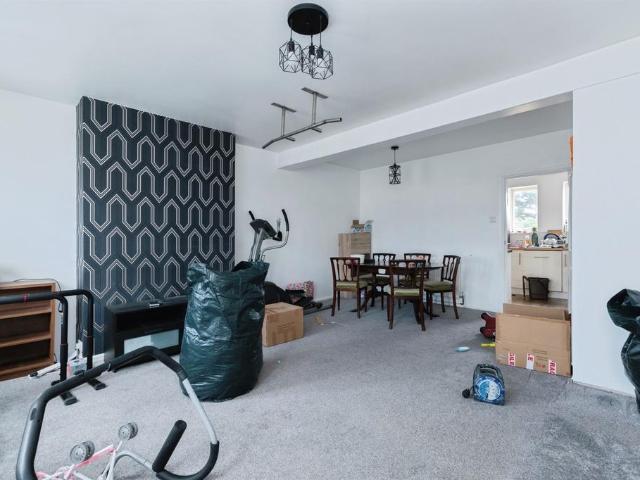 3 bedroom maisonette for sale
