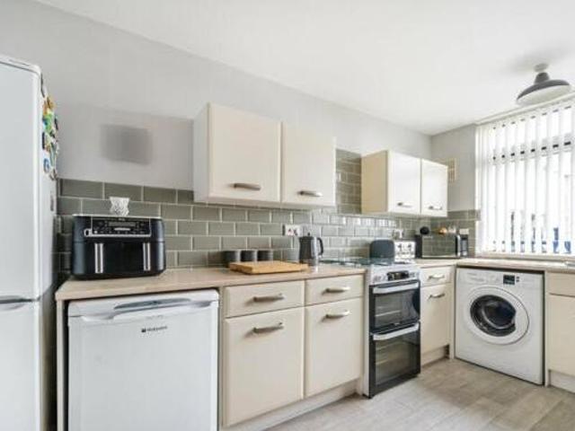 3 Bedroom Maisonette For Sale In Strode Road, Portsmouth