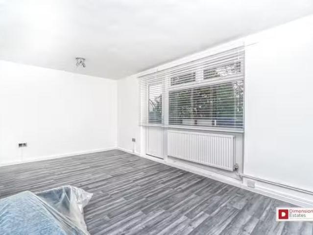 3 bedroom maisonette for rent in 189 Rushmore Road, Lower Clap.