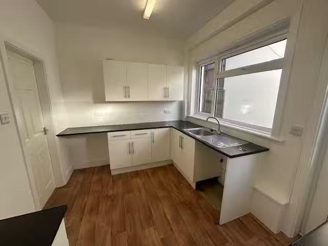 3 bedroom maisonette for rent in Tuckton Road, Tuckton, Bourne.