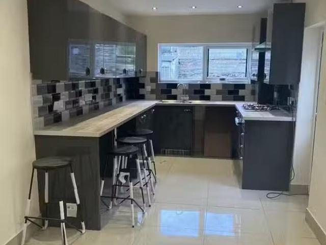 3 bedroom maisonette for rent in Clare Road, Cardiff City, CF11