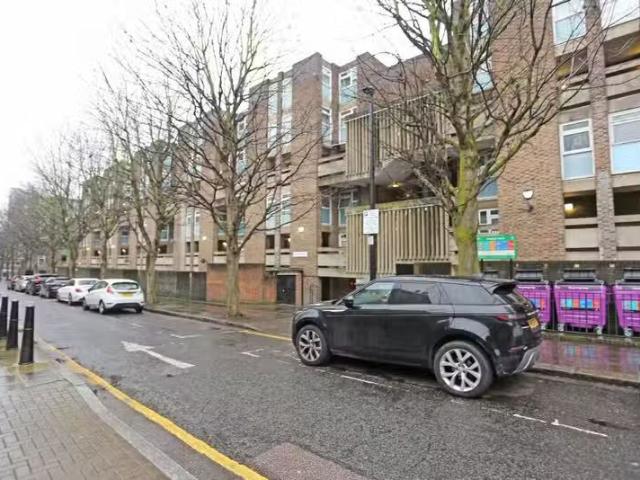 3 bedroom maisonette for rent in Mansford Street, London, E2