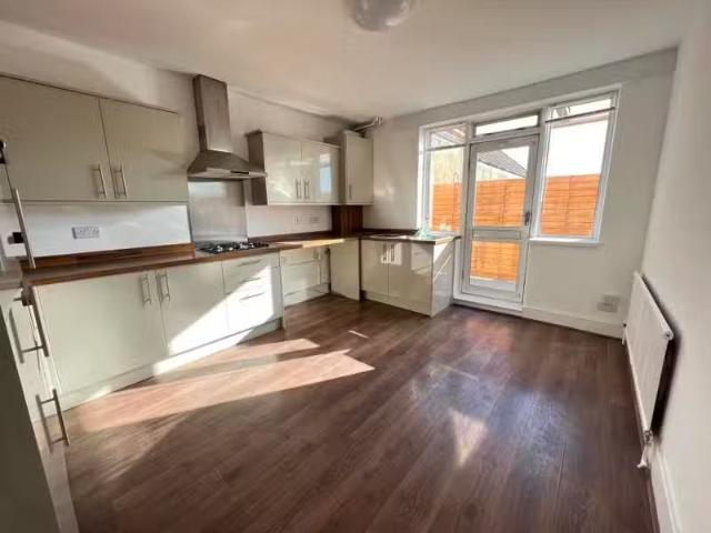 3 bedroom maisonette for rent in Station Road, LONDON, E4
