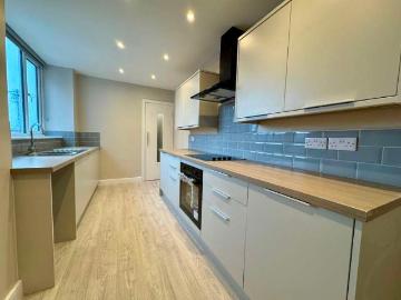 3 Bedroom Maisonette Flat
