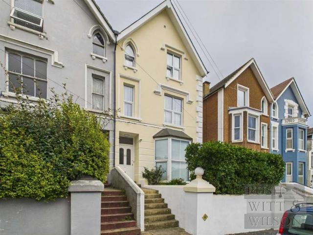 3 Bedroom Maisonette Flat